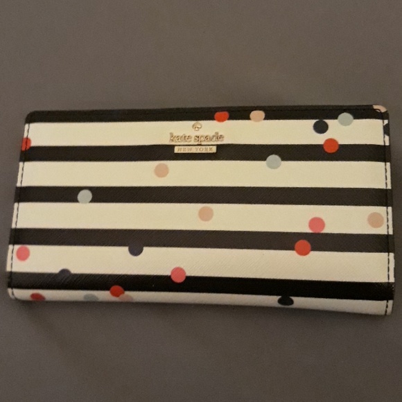 kate spade Handbags - Kate Spade wallet (Cameron Street Confetti Dot )